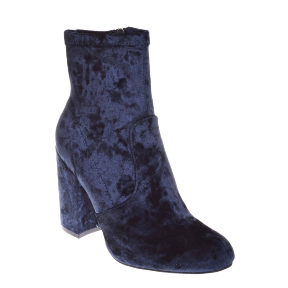 Steve Madden NWOT NAVY SUEDE BOOTIES